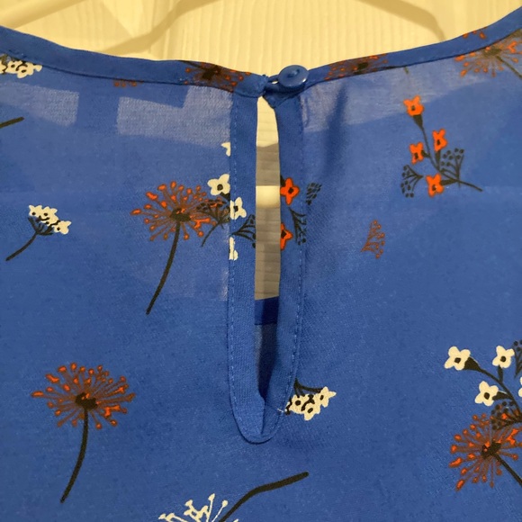 Fun 2 Fun Women’s Blue Pleated Cap Sleeve Blouse with Bib Collar Sz. Medium - Picture 7 of 9